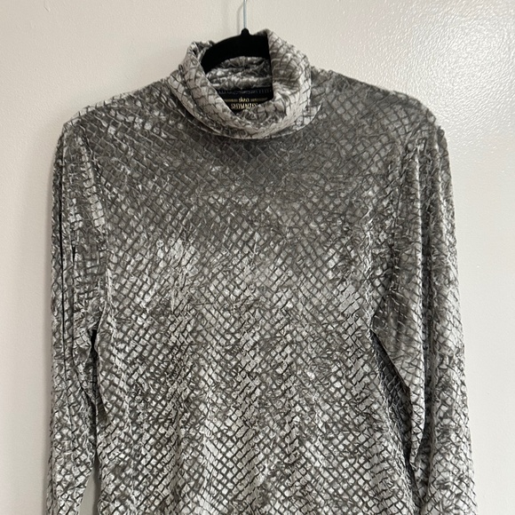 Skea Shimmies Shimmery Gray Velour Turtleneck Top, Apres-Ski, Size Large - Picture 3 of 7